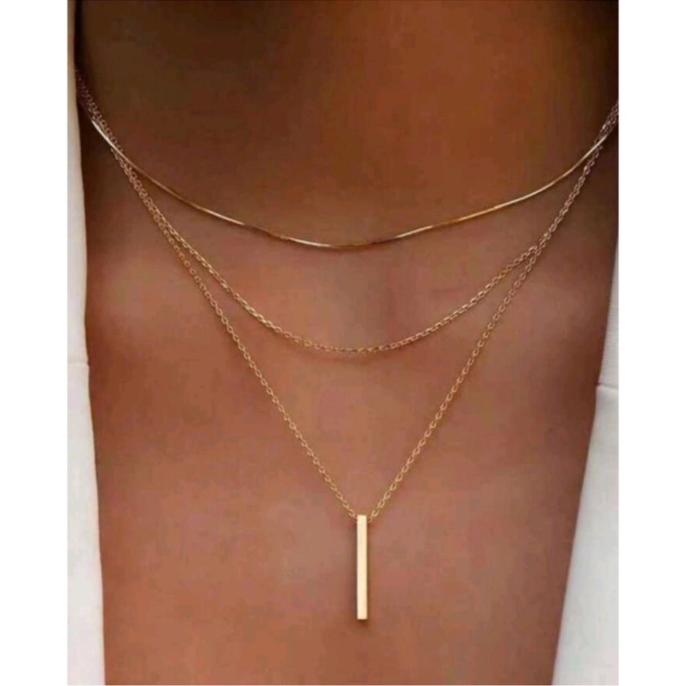Chic Gold Layered Necklace